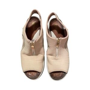 BZees Womens Vinny Fabric Open Toe Casual Sport Sandals Beige, Size 9.5M EUC